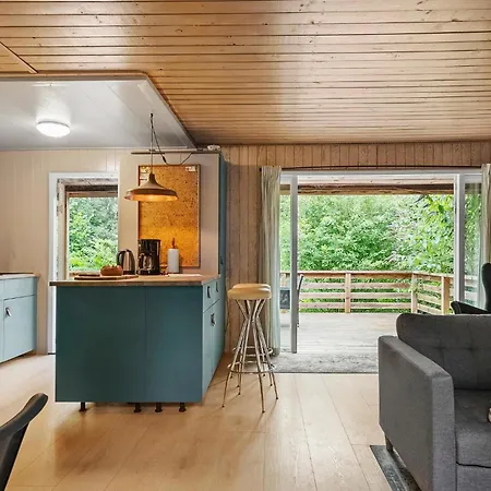 3 Bedroom Awesome In Hébergement de vacances *