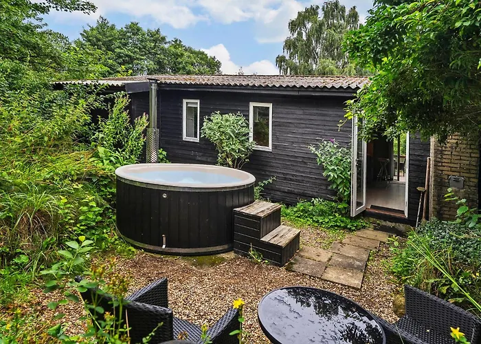 Prázdninový dům 3 Bedroom Awesome In *