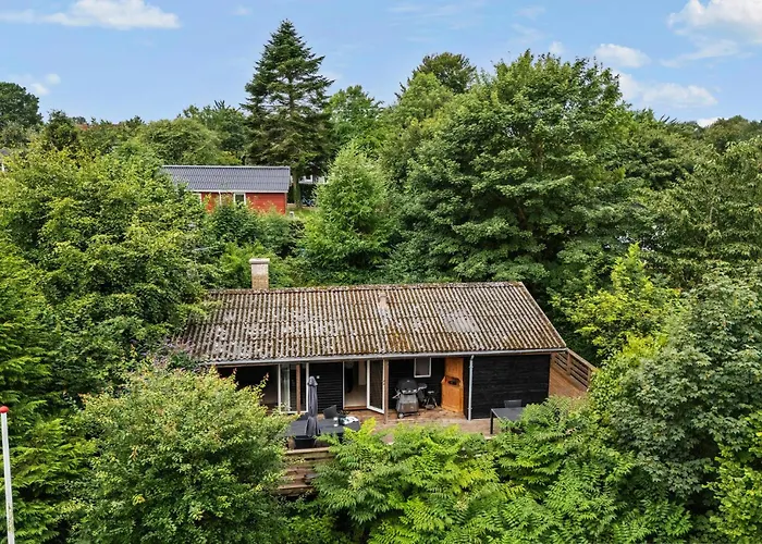 3 Bedroom Awesome In Prázdninový dům Aabenraa